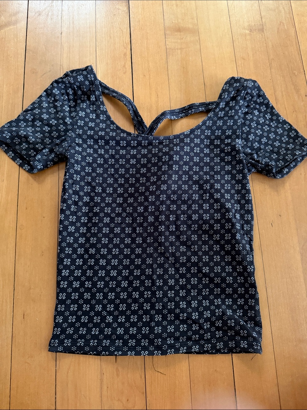 Women's Black Floral-Print Scoop Neck Top